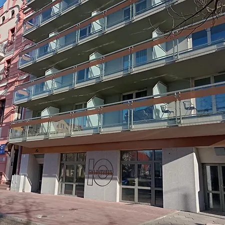 Plac Słowiański 10