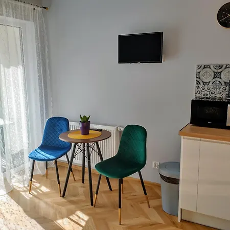 Plac Slowianski 10 *