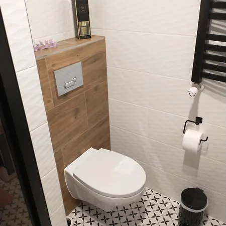 Plac Slowianski 10 *