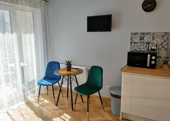 Plac Slowianski 10 *